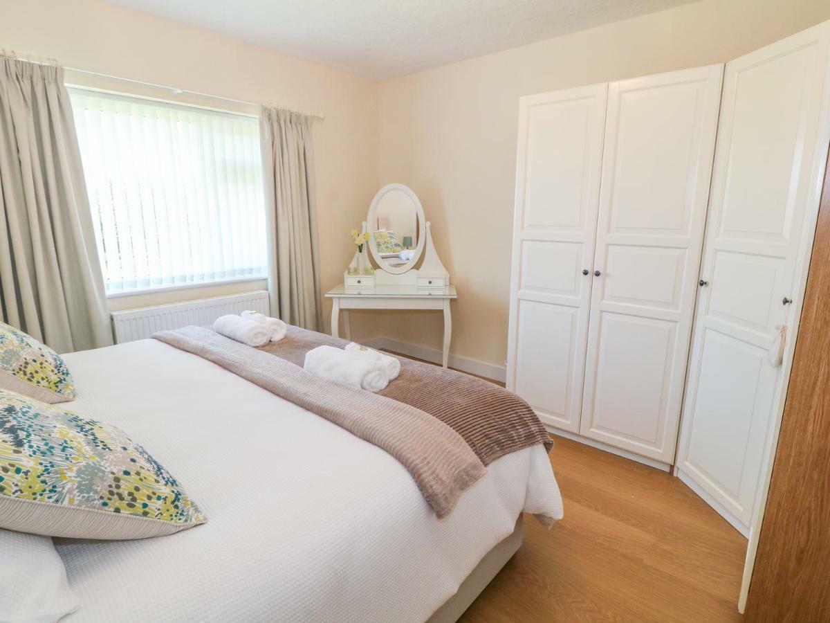 Llain Bach Apartment แคลนเกฟนี ภายนอก รูปภาพ
