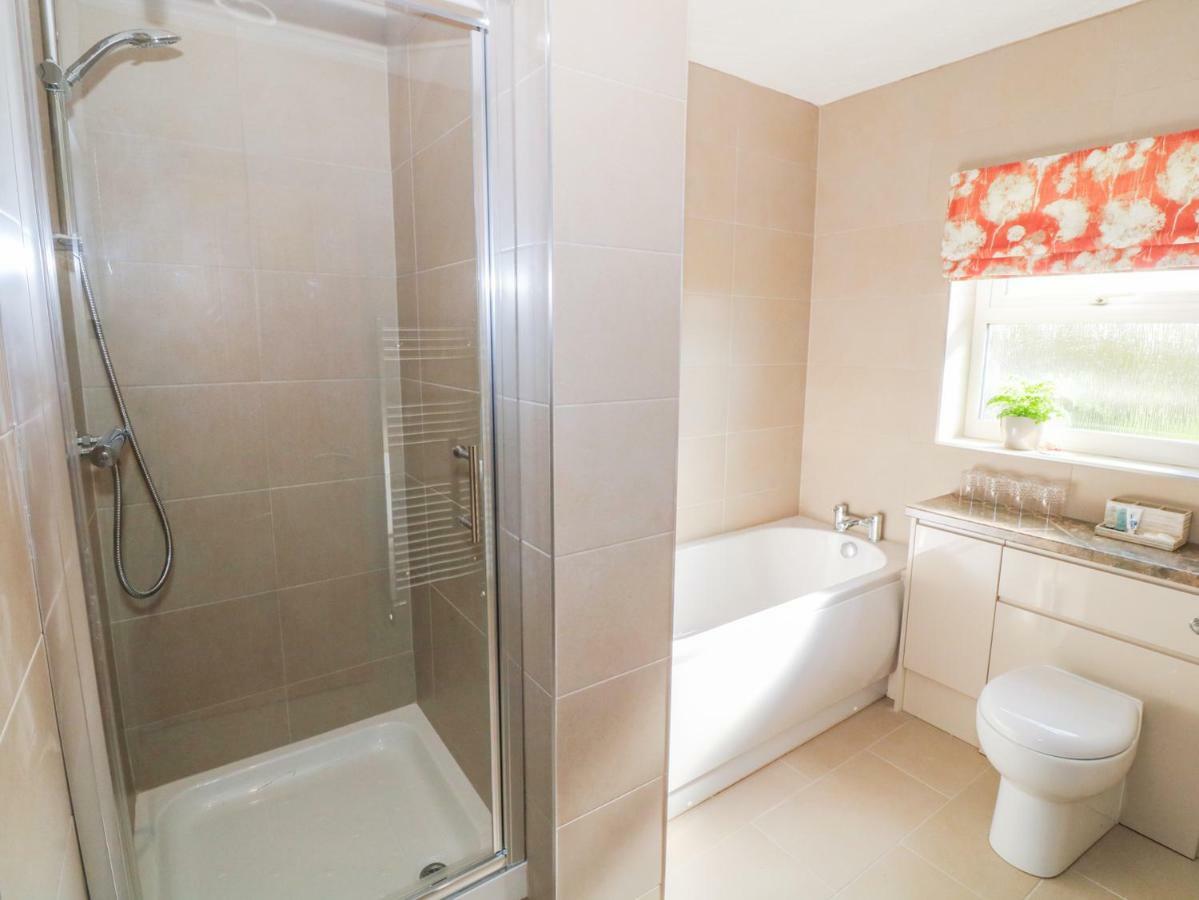 Llain Bach Apartment แคลนเกฟนี ภายนอก รูปภาพ